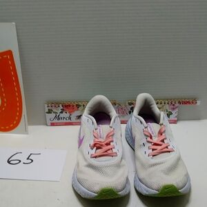 Nike Women's White and Pink Athletic Shoes size 8